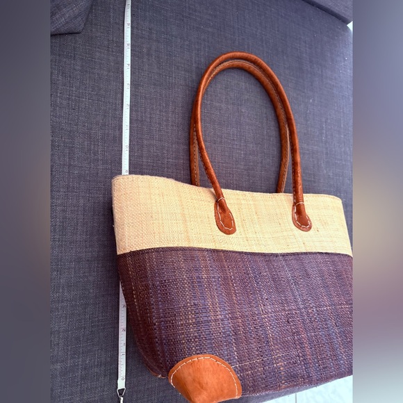 NWOT SheBoBo Two-Tone Brown and Cream Straw Tote Bag. Gorgeous - Picture 9 of 9